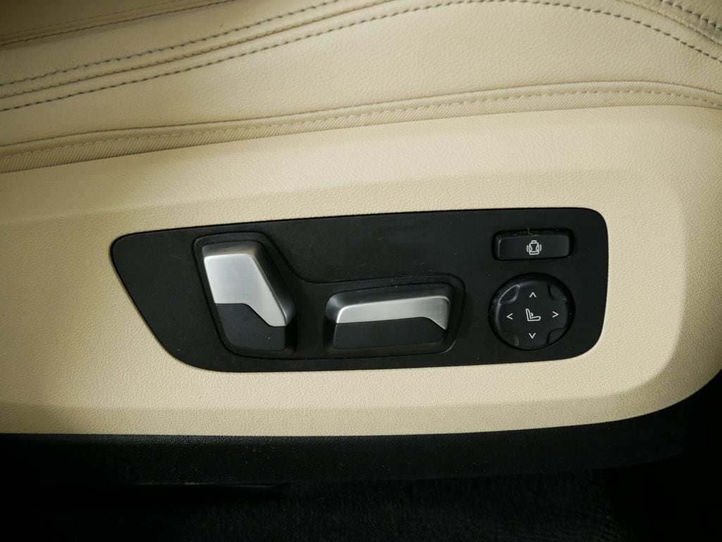 Thumbnail: 2021 BMW X7 - 23
