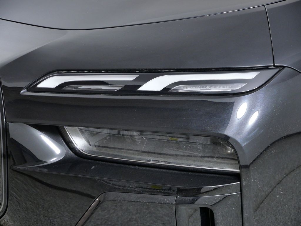 Thumbnail: 2026 BMW 7 Series - 3