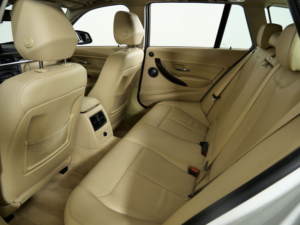 Thumbnail: 2015 BMW 3 Series - 31