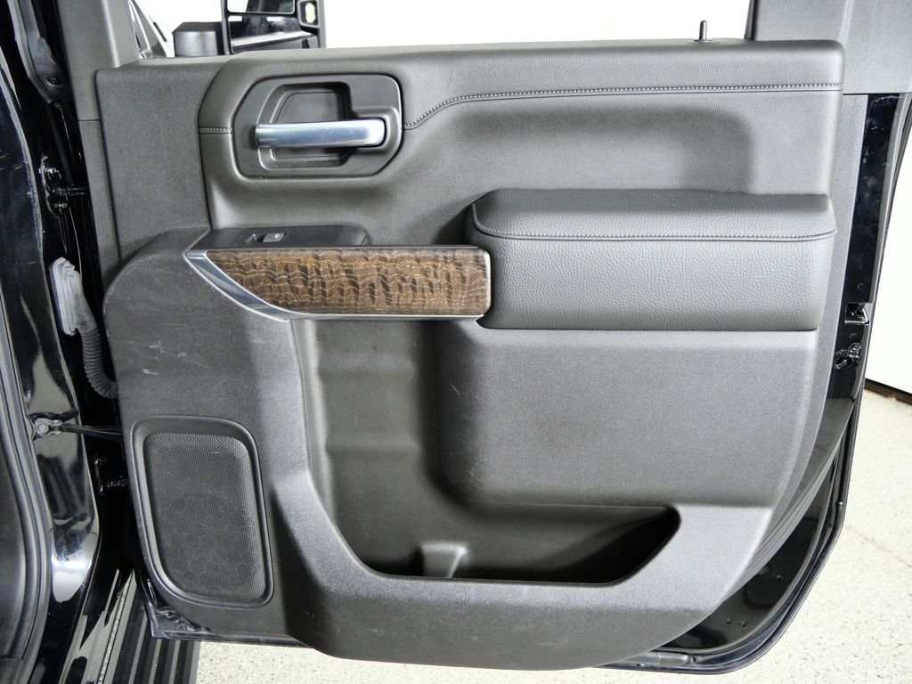 Thumbnail: 2022 GMC Sierra 2500 - 25