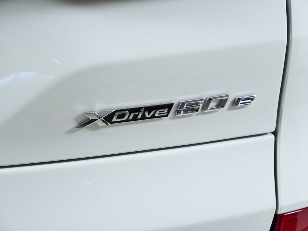 Thumbnail: 2026 BMW X5 - 11