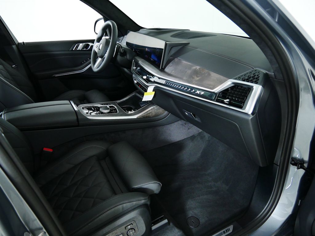 Thumbnail: 2026 BMW X7 - 21