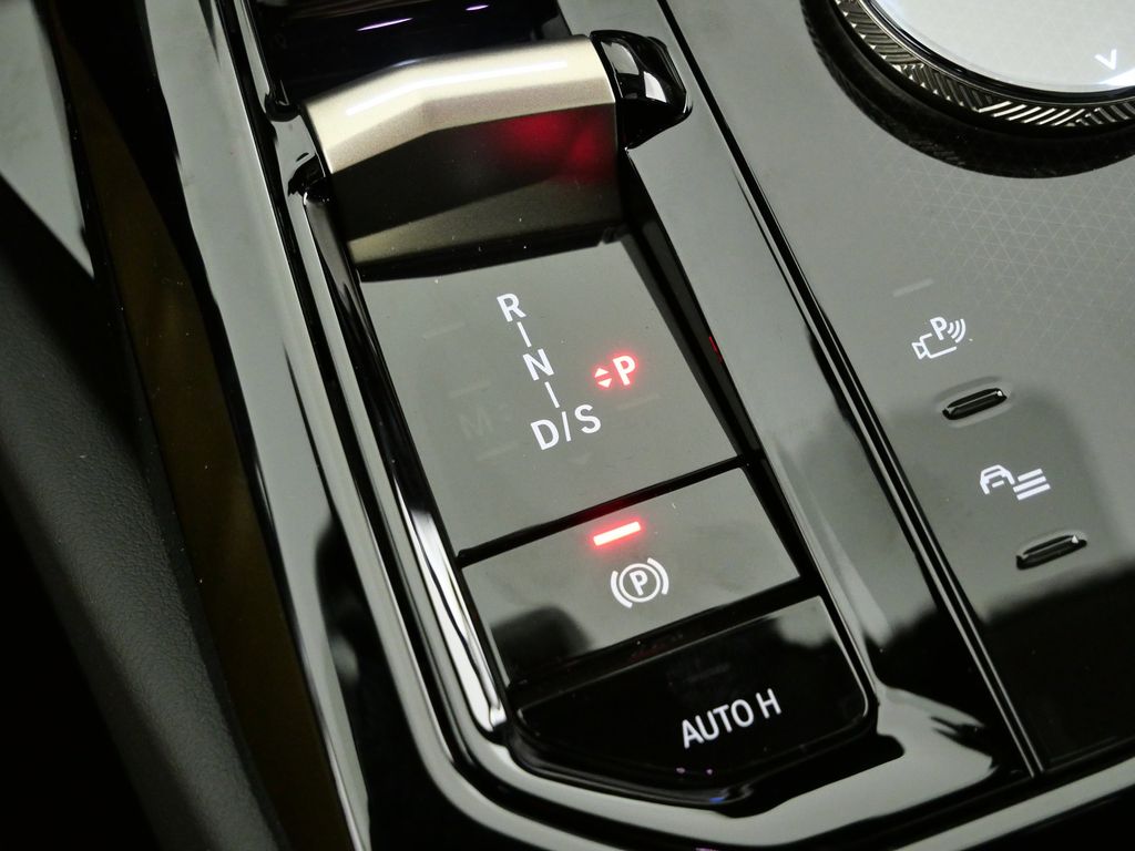 Thumbnail: 2026 BMW 5 Series - 46