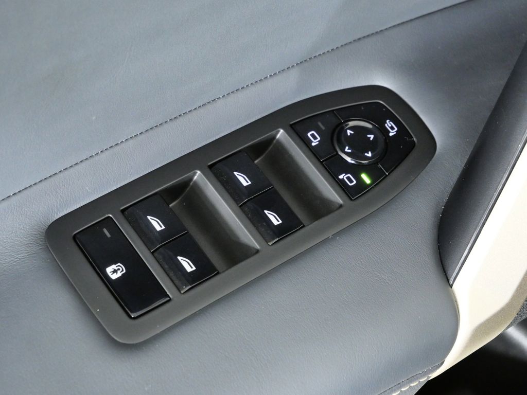 Thumbnail: 2023 BMW iX - 36