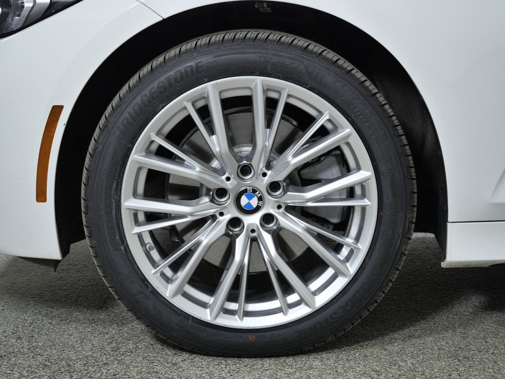 Thumbnail: 2023 BMW 3 Series - 21