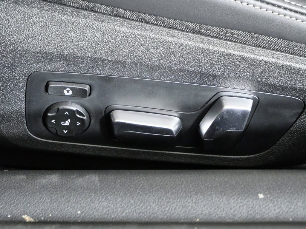 Thumbnail: 2026 BMW 8 Series - 37