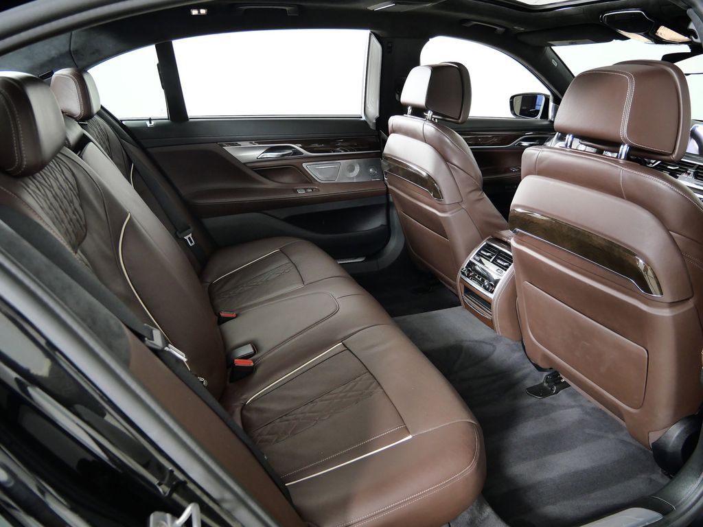 Thumbnail: 2016 BMW 7 Series - 26