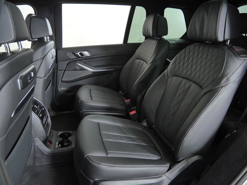 Thumbnail: 2026 BMW X7 - 35