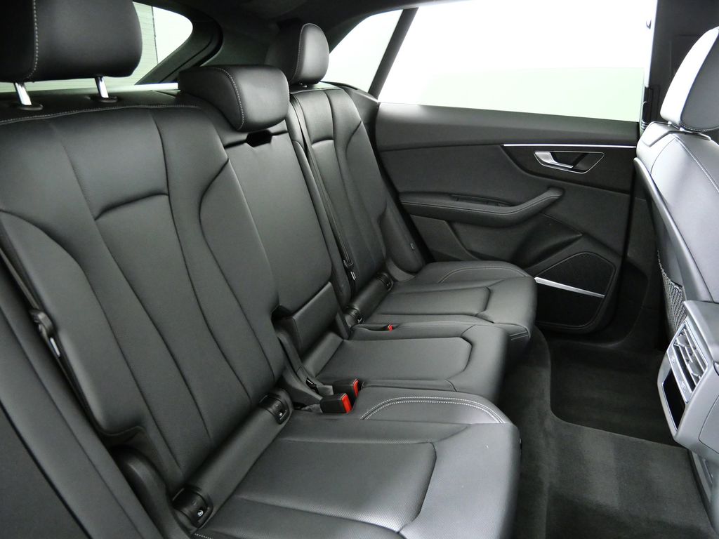 Thumbnail: 2023 Audi Q8 - 27