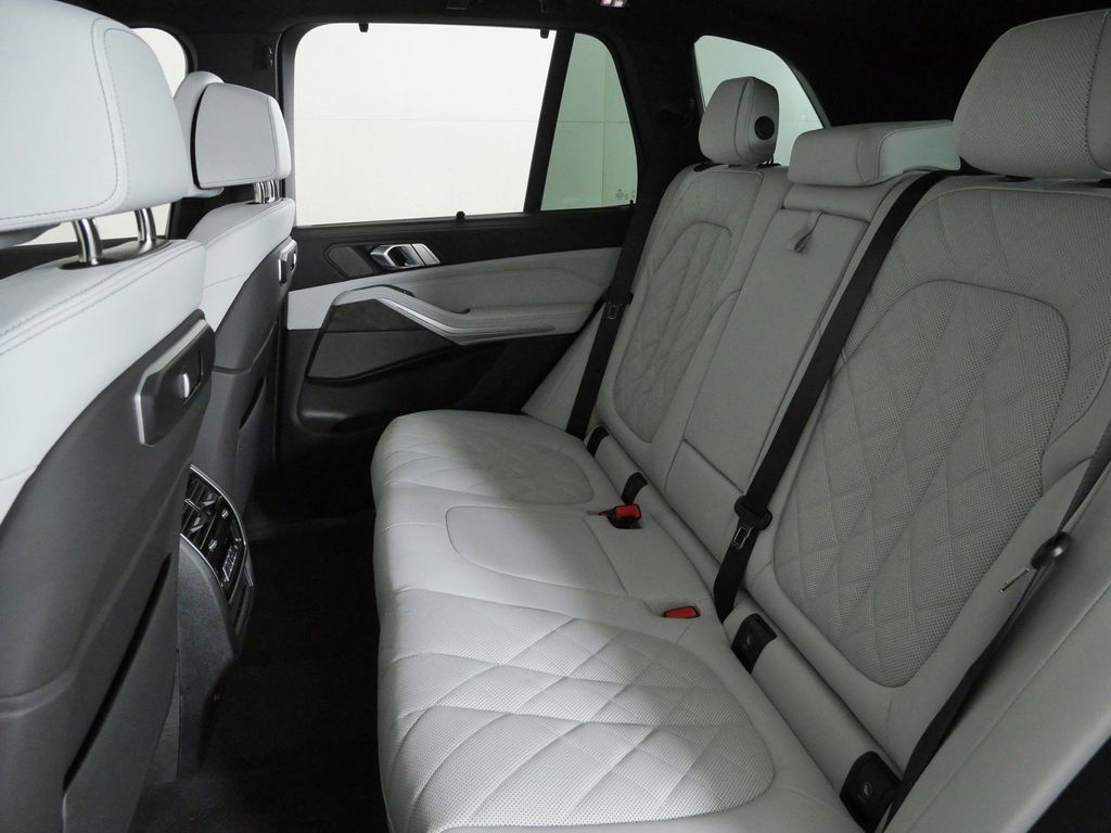 Thumbnail: 2026 BMW X5 - 33
