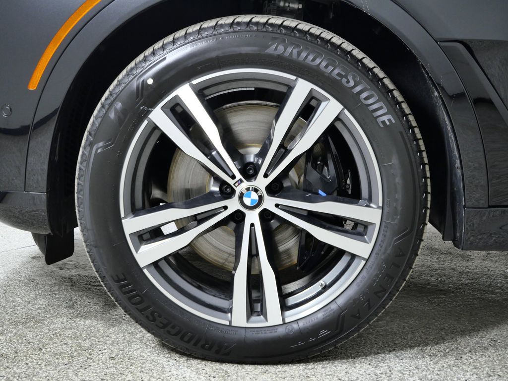 Thumbnail: 2026 BMW X7 - 17