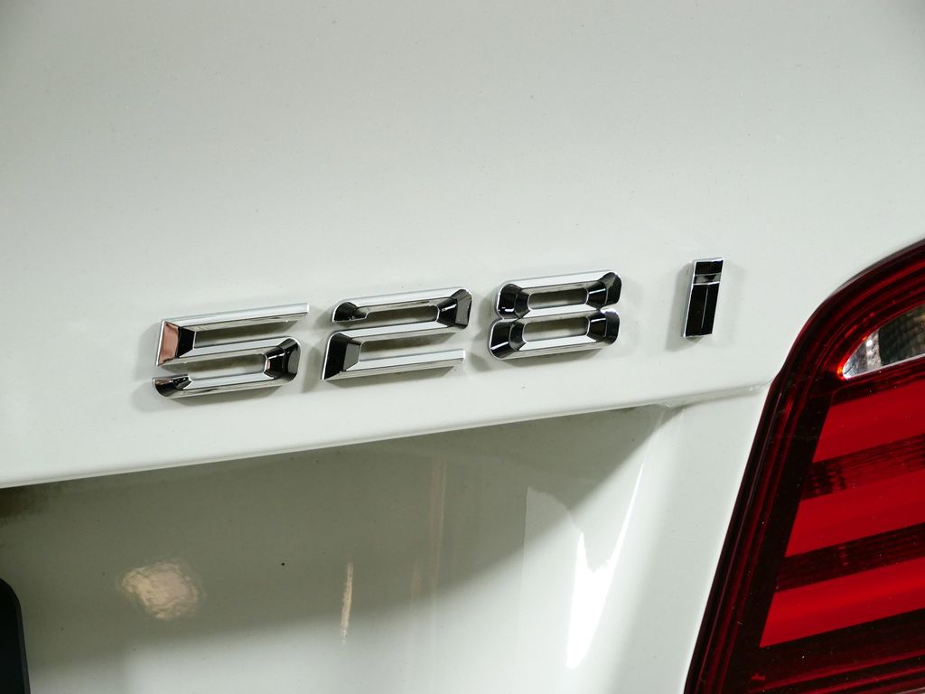 Thumbnail: 2013 BMW 5 Series - 12