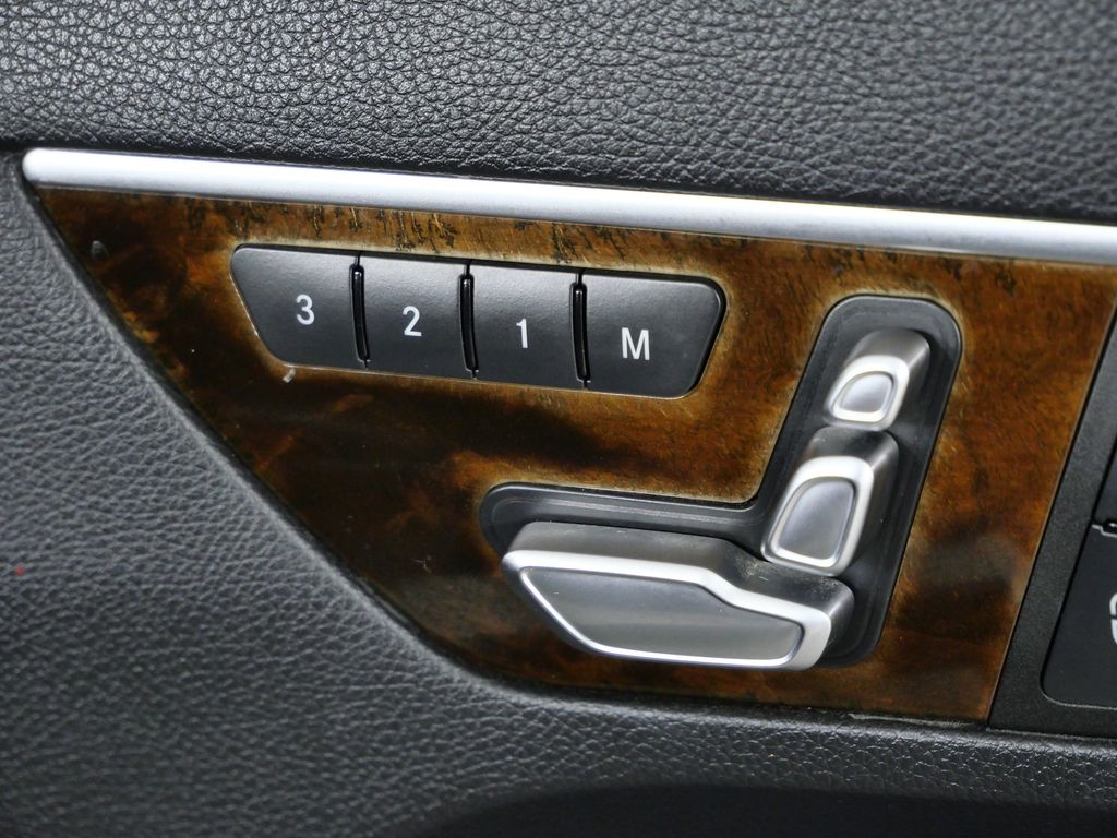 Thumbnail: 2014 Mercedes-Benz E-Class - 23