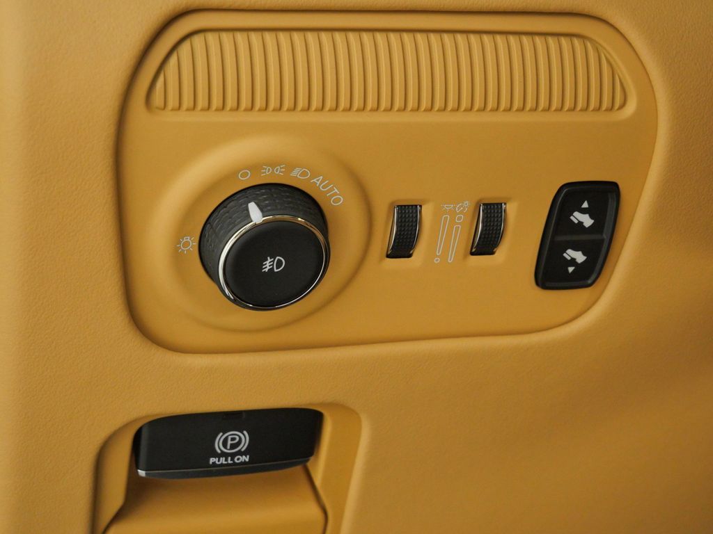 Thumbnail: 2023 Jeep Grand Wagoneer - 41