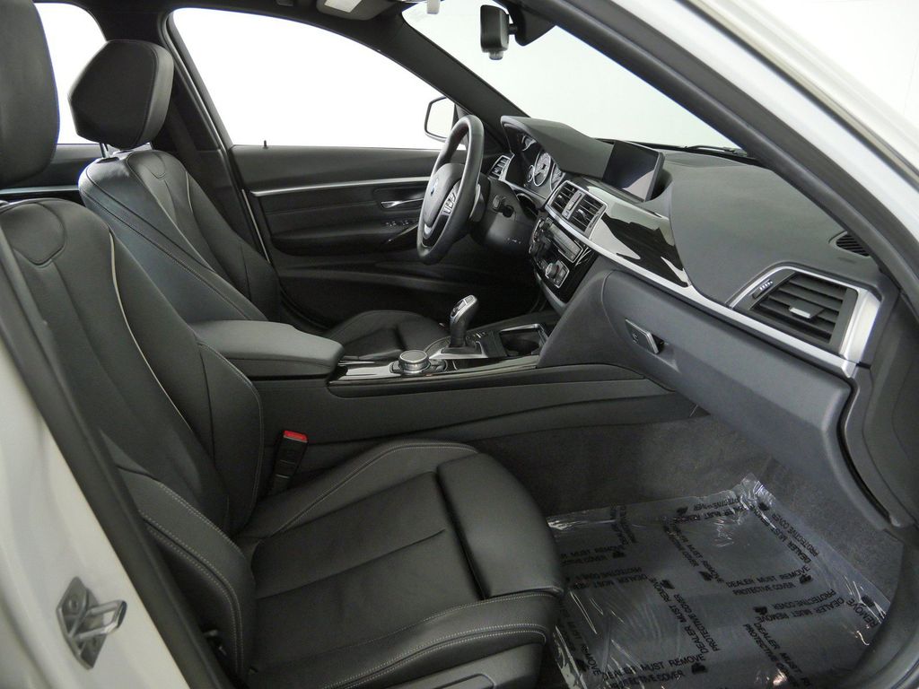 Thumbnail: 2017 BMW 3 Series - 20