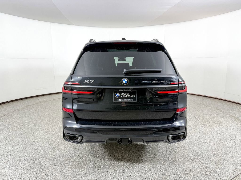Thumbnail: 2026 BMW X7 - 14