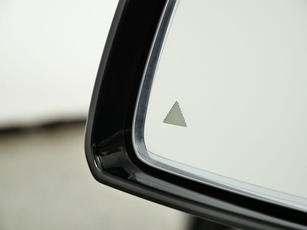 Thumbnail: 2014 Mercedes-Benz E-Class - 36