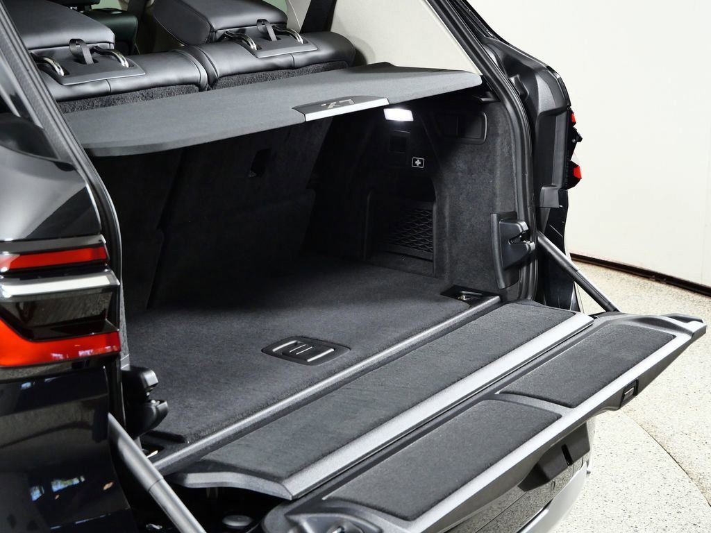 Thumbnail: 2026 BMW X7 - 30