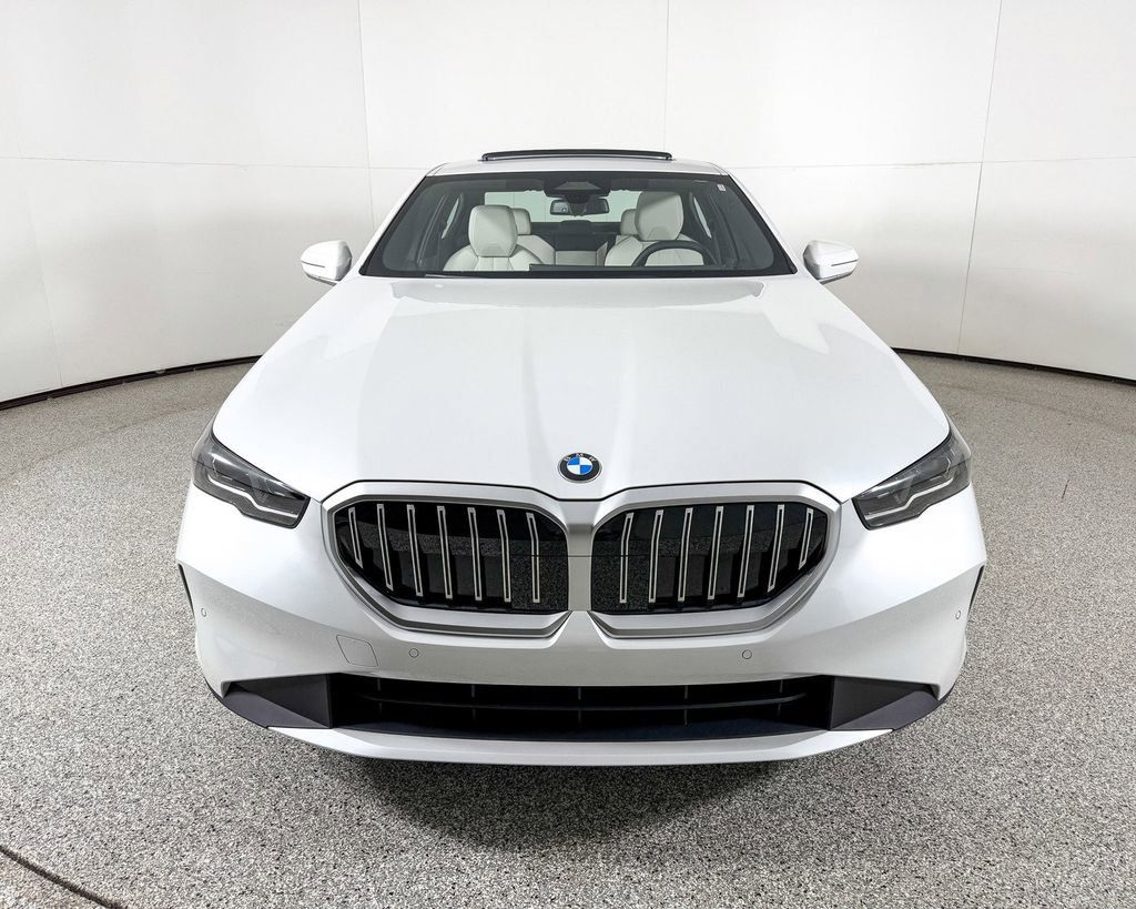 Thumbnail: 2025 BMW 5 Series - 8