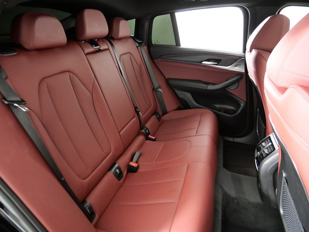 Thumbnail: 2025 BMW X4 - 31