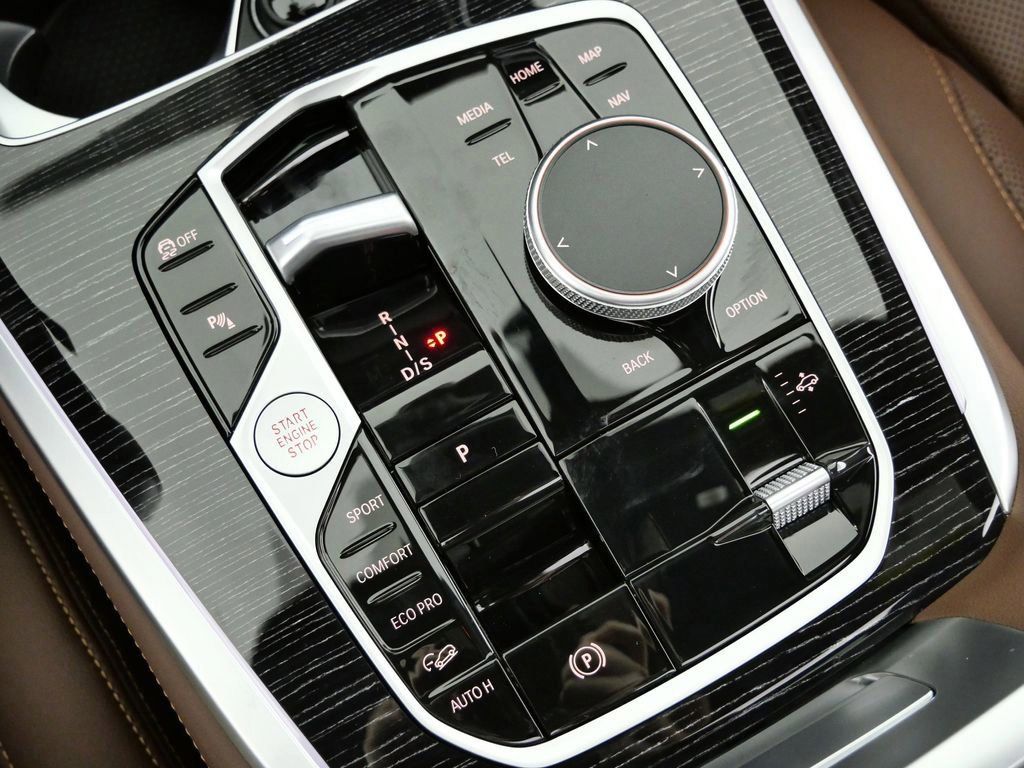 Thumbnail: 2026 BMW X7 - 49