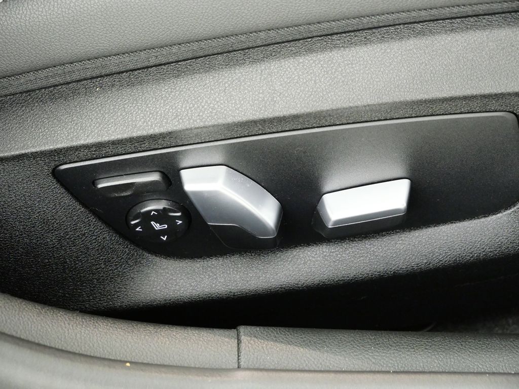 Thumbnail: 2022 BMW 5 Series - 22