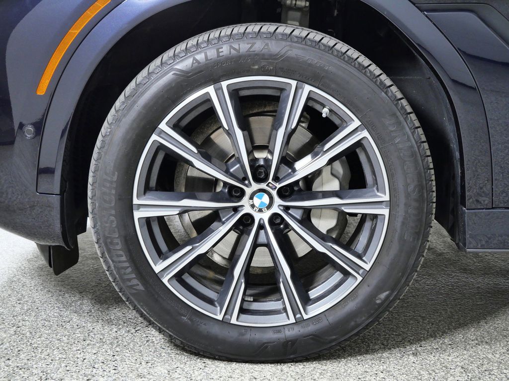 Thumbnail: 2023 BMW X6 - 21
