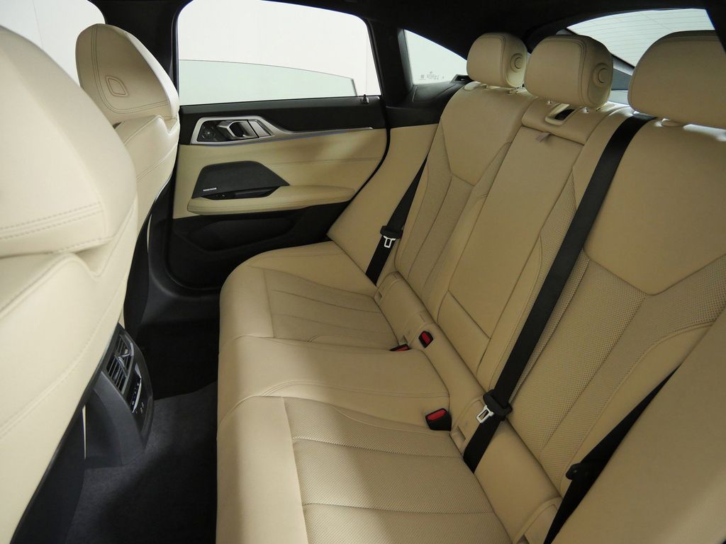 Thumbnail: 2026 BMW i4 - 30