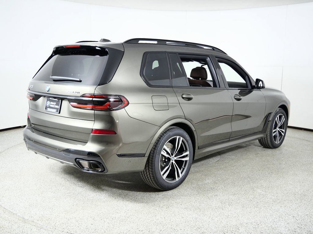 Thumbnail: 2026 BMW X7 - 11
