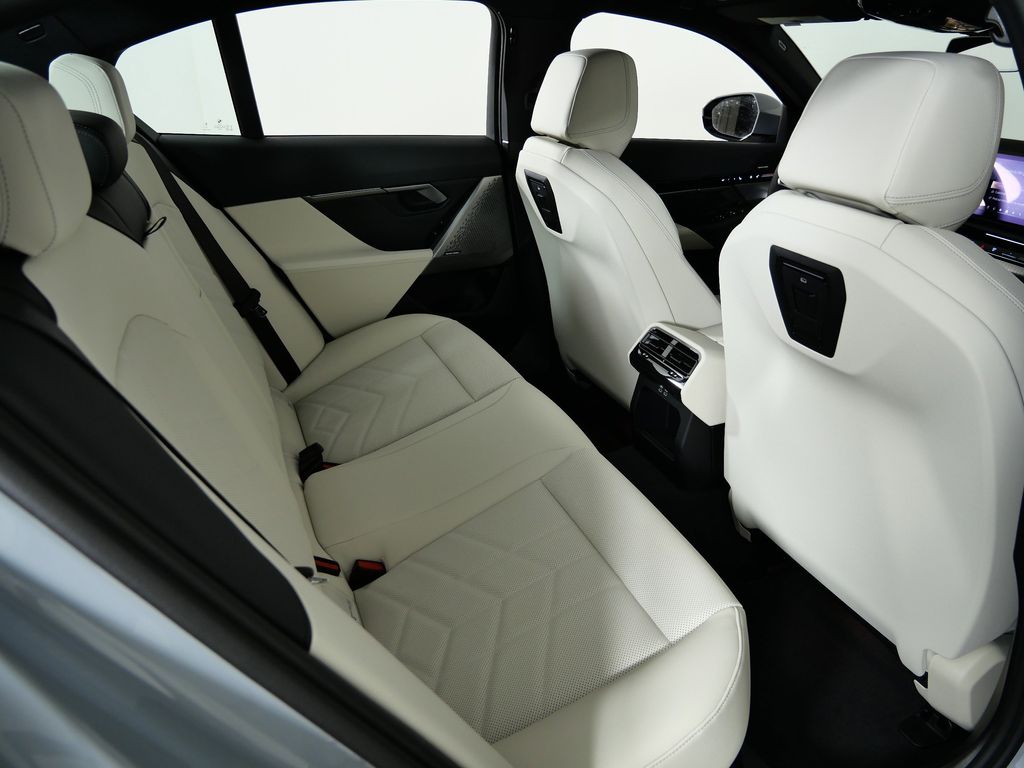 Thumbnail: 2026 BMW 5 Series - 24