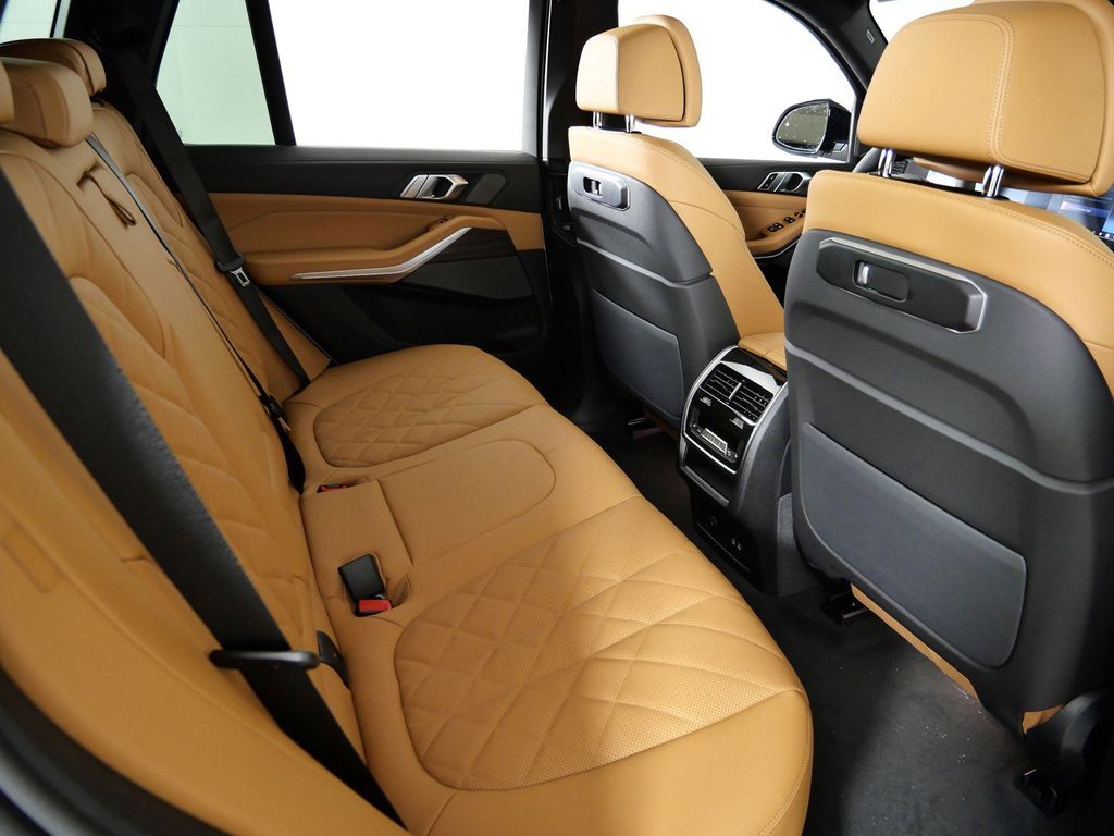 Thumbnail: 2026 BMW X5 - 26
