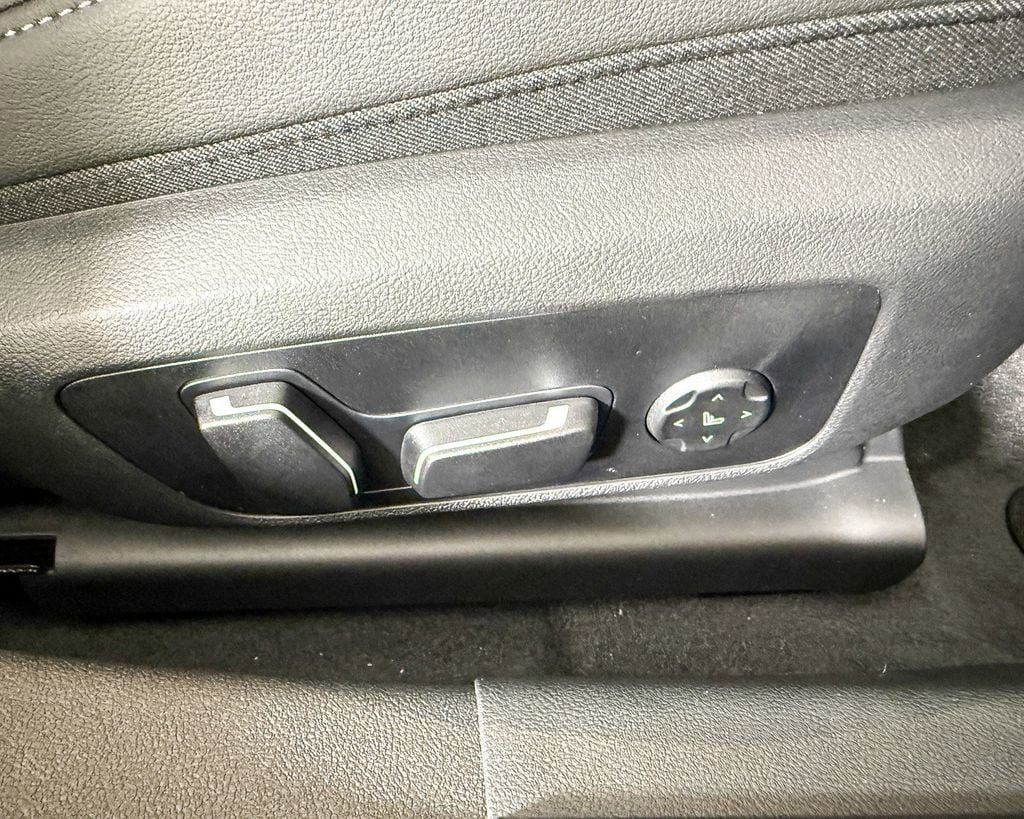 Thumbnail: 2025 BMW i4 - 27