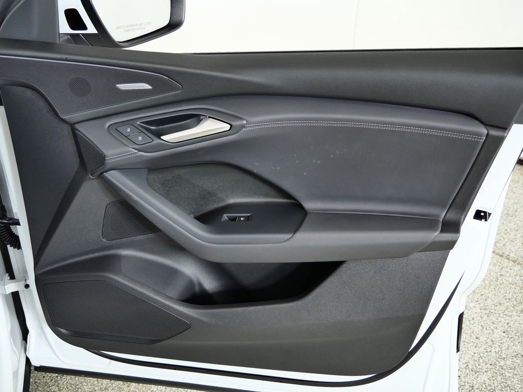 Thumbnail: 2025 Audi Q6 e-tron - 20