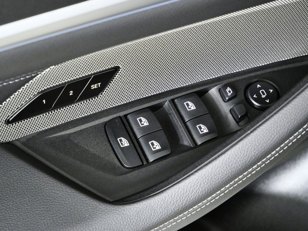 Thumbnail: 2026 BMW i4 - 35