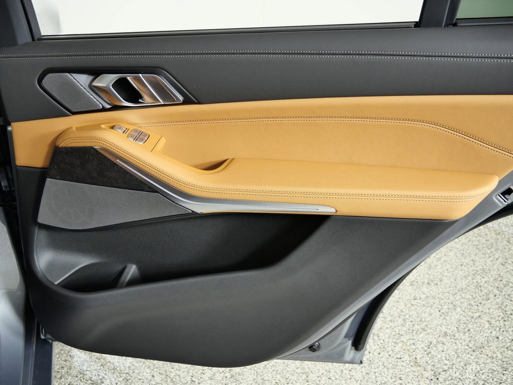 Thumbnail: 2026 BMW X7 - 27