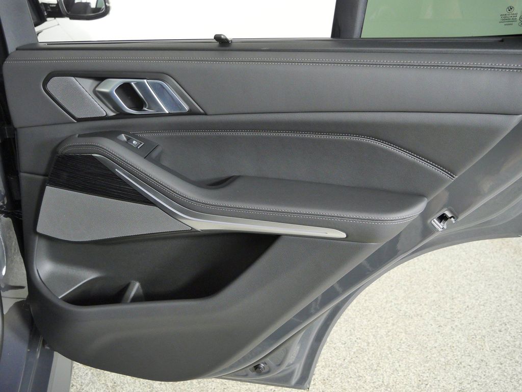 Thumbnail: 2026 BMW X5 - 25