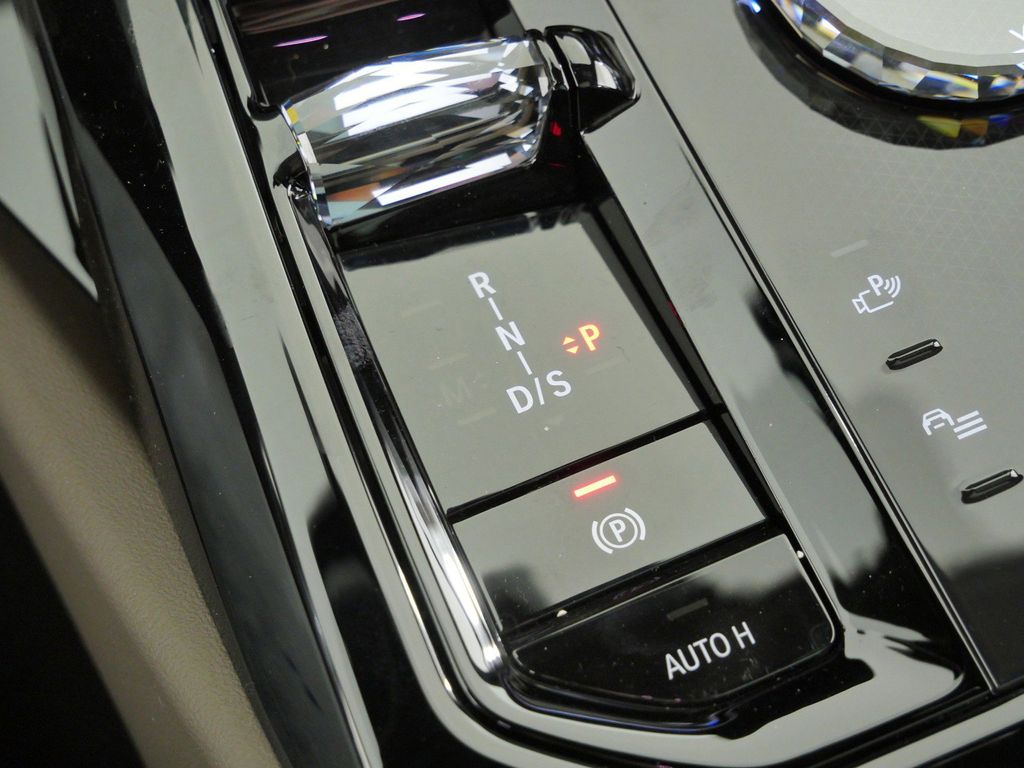 Thumbnail: 2027 BMW 5 Series - 46