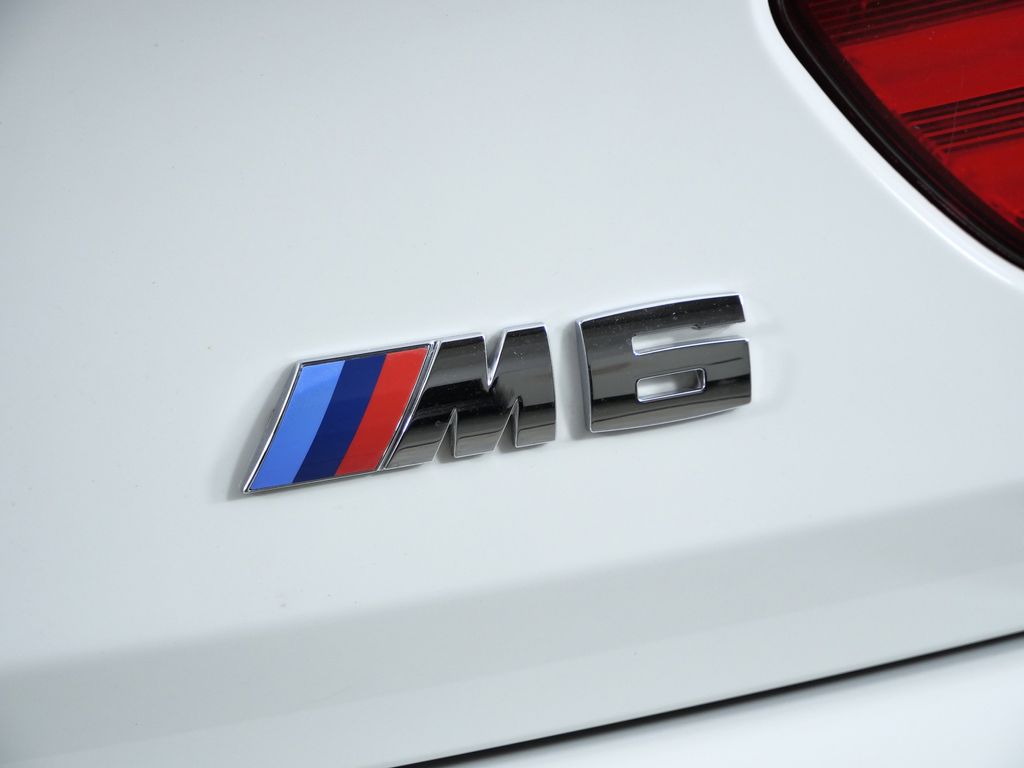 Thumbnail: 2015 BMW M6 - 13
