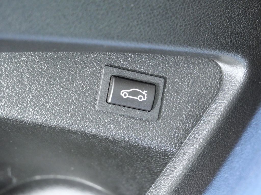 Thumbnail: 2023 BMW M2 - 32