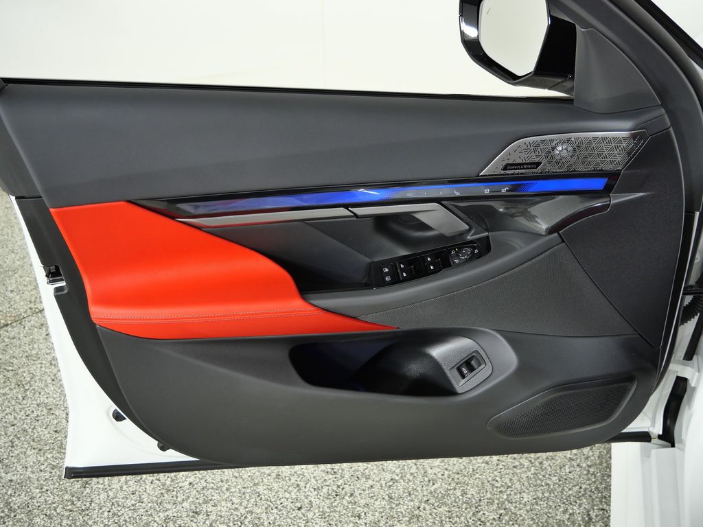 Thumbnail: 2026 BMW M5 - 34