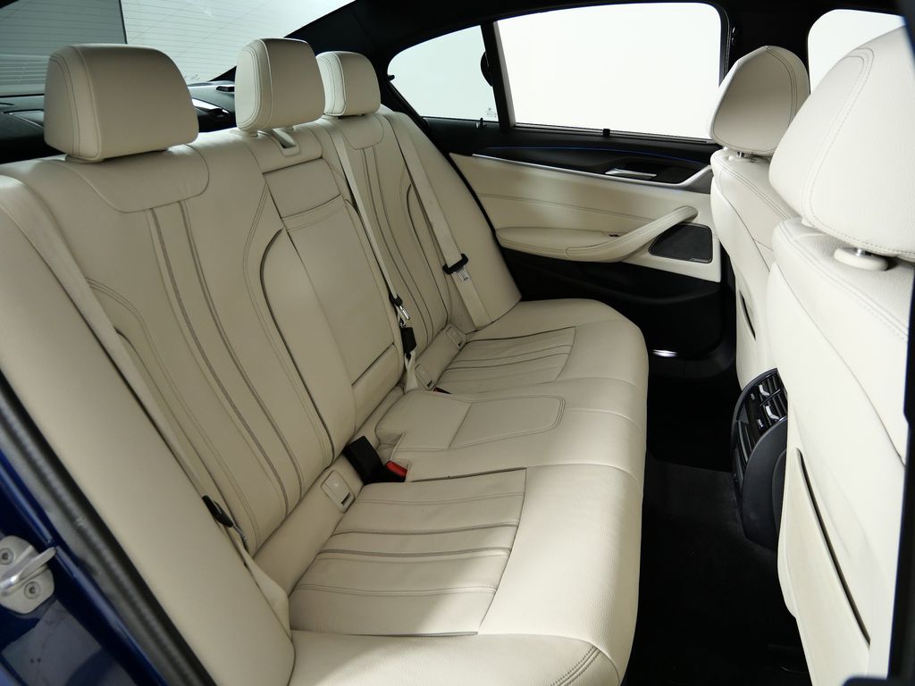 Thumbnail: 2023 BMW 5 Series - 31