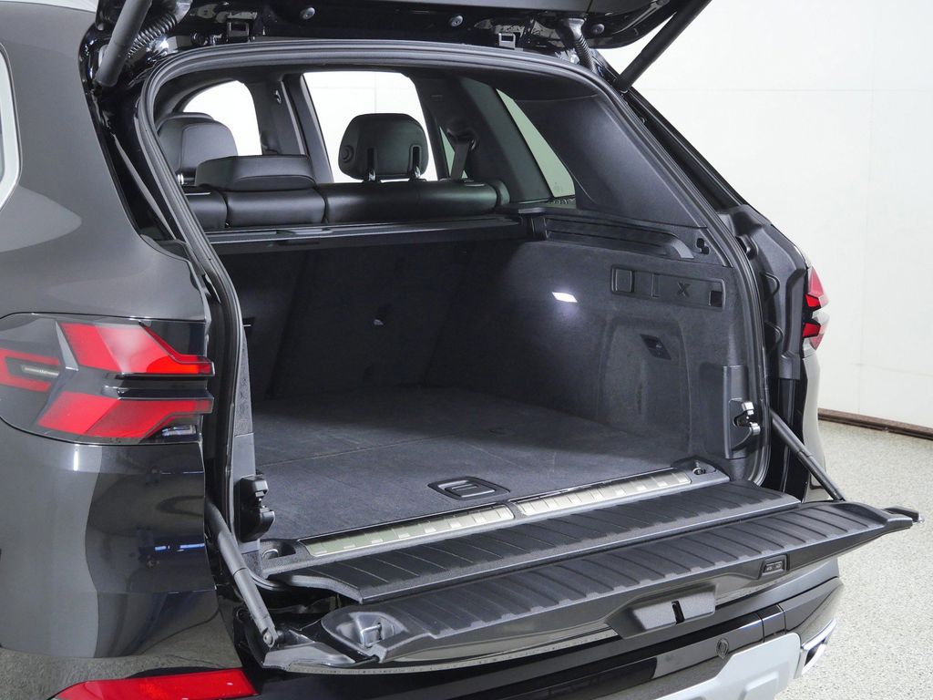 Thumbnail: 2026 BMW X5 - 29
