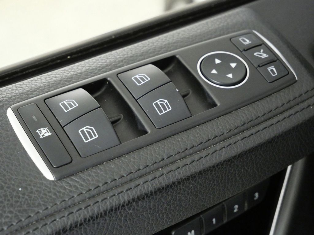 Thumbnail: 2016 Mercedes-Benz G-Class - 36