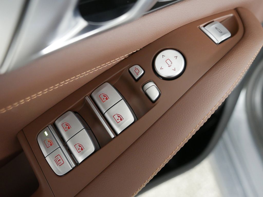 2025 BMW X7 xDrive40i 35