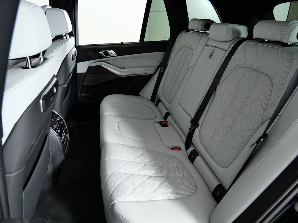 Thumbnail: 2026 BMW X5 - 33