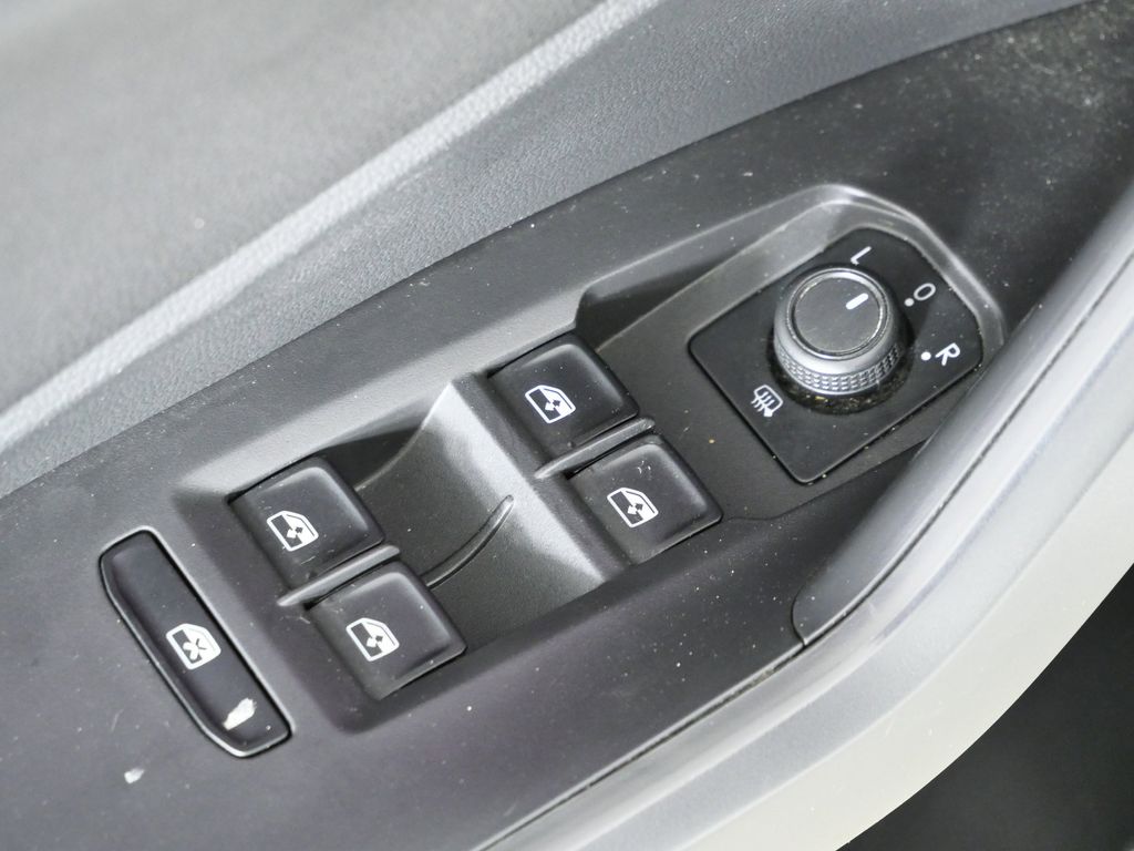 Thumbnail: 2019 Volkswagen Jetta - 33