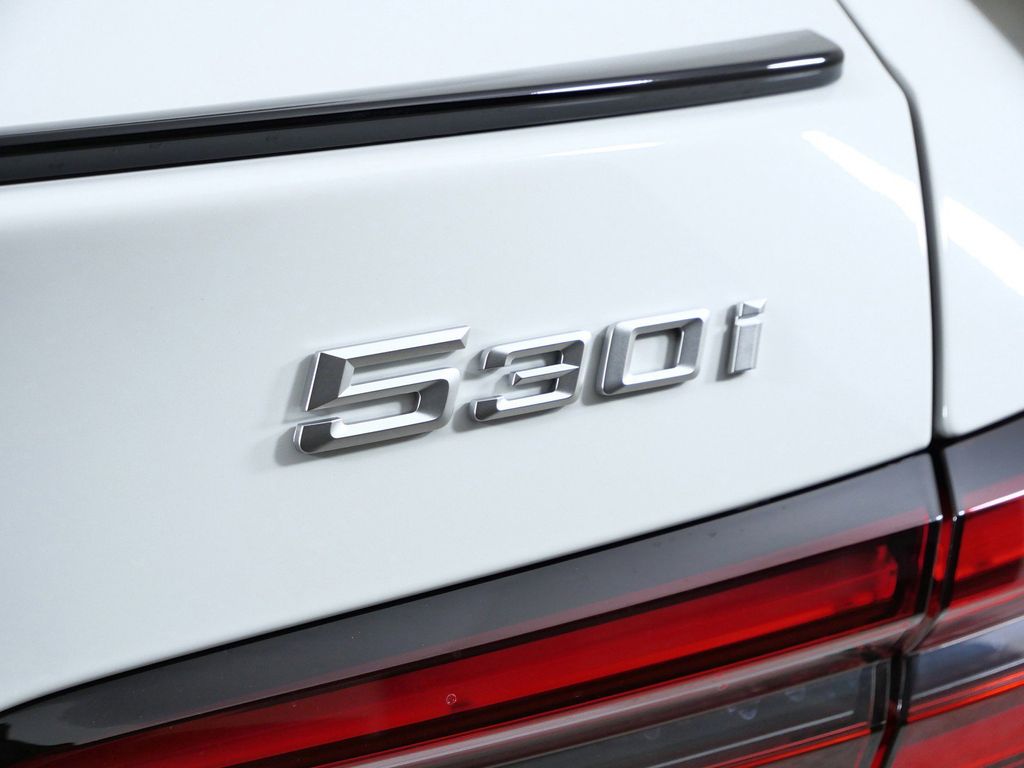 Thumbnail: 2026 BMW 5 Series - 12