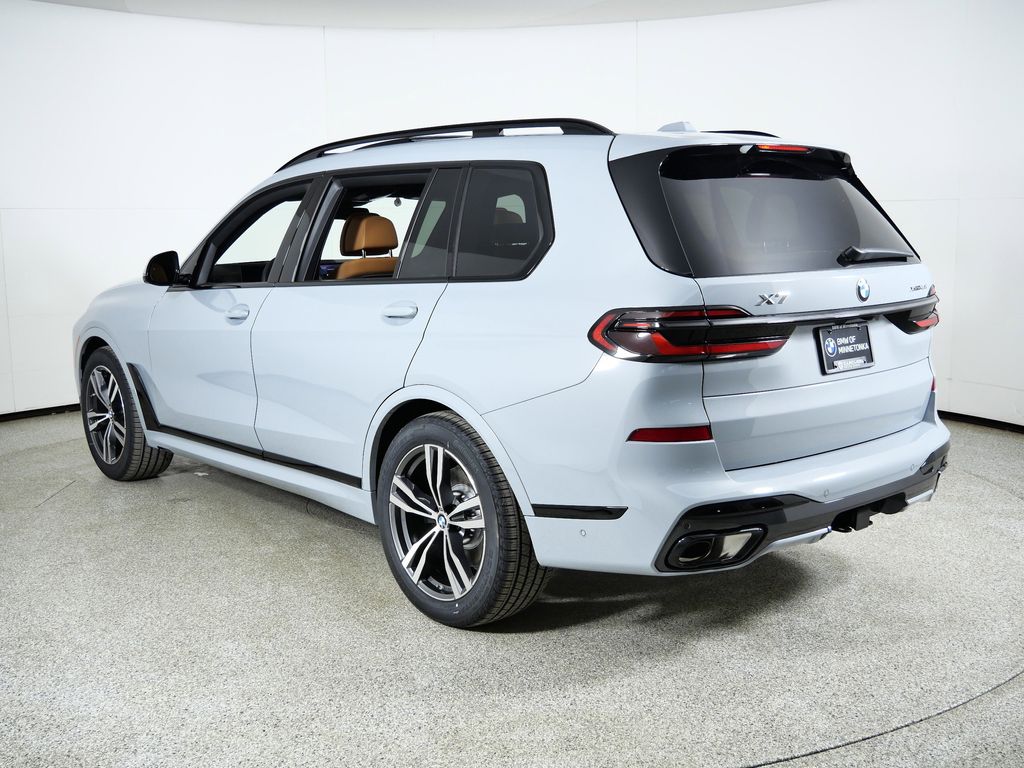 Thumbnail: 2026 BMW X7 - 14