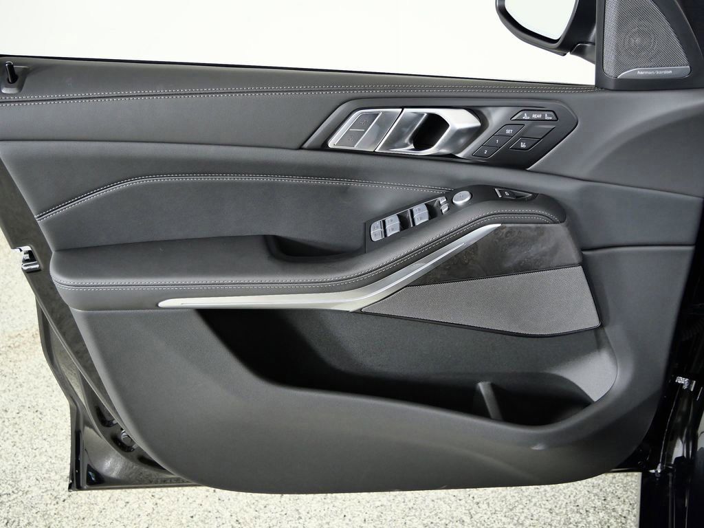 Thumbnail: 2026 BMW X7 - 35