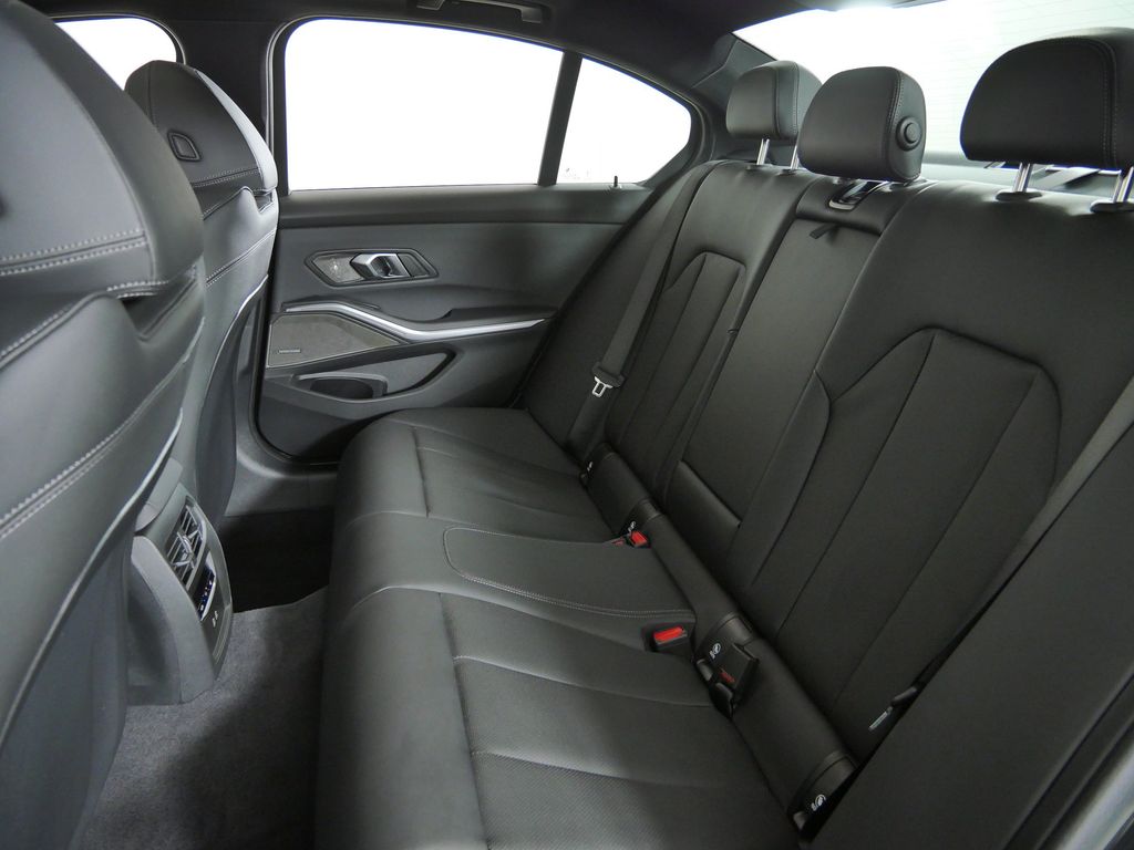 Thumbnail: 2026 BMW 3 Series - 31